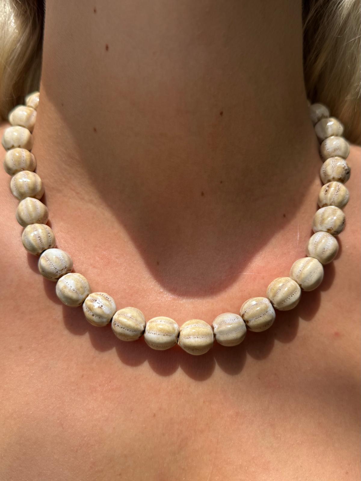 Collar bolas