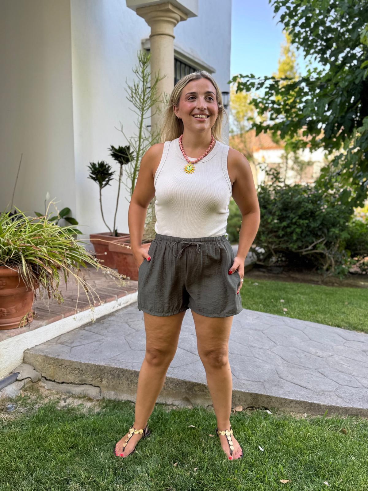 Pantalón corto suelto