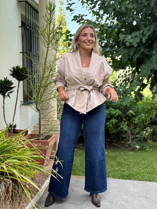 Chaqueta trench corta