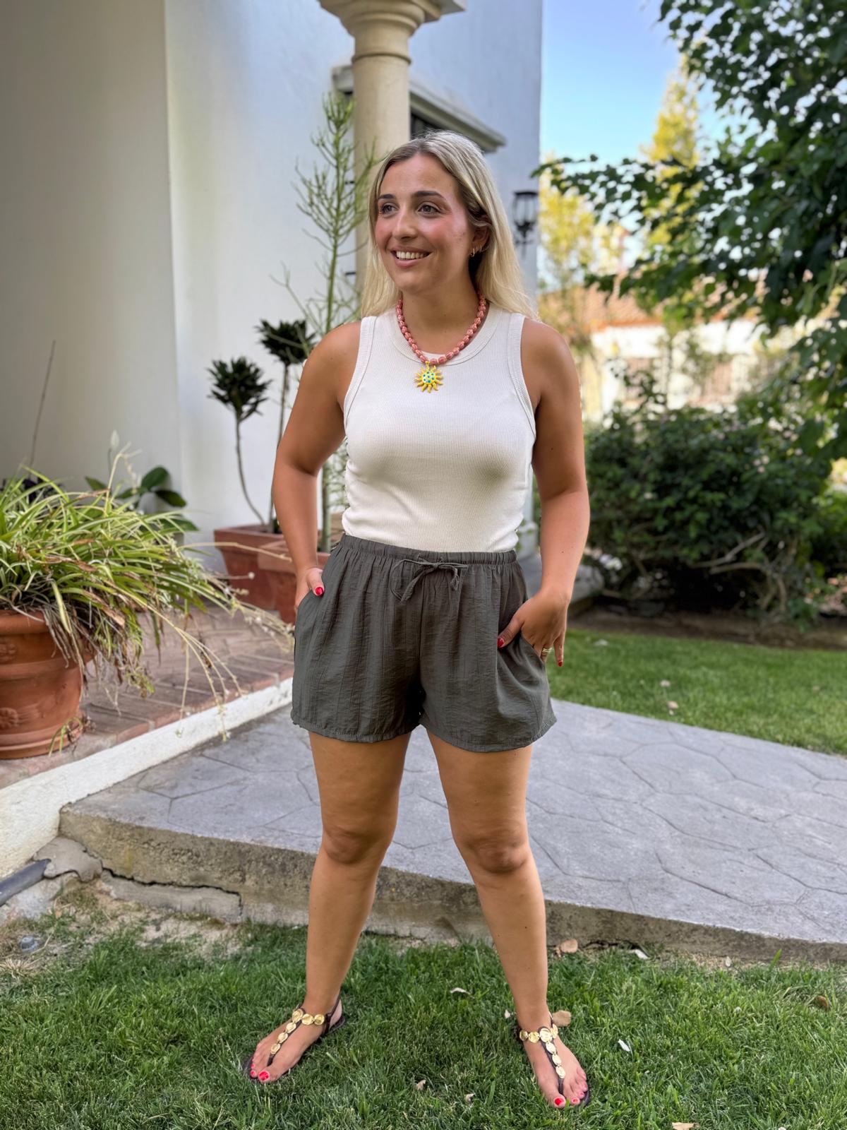 Pantalón corto suelto