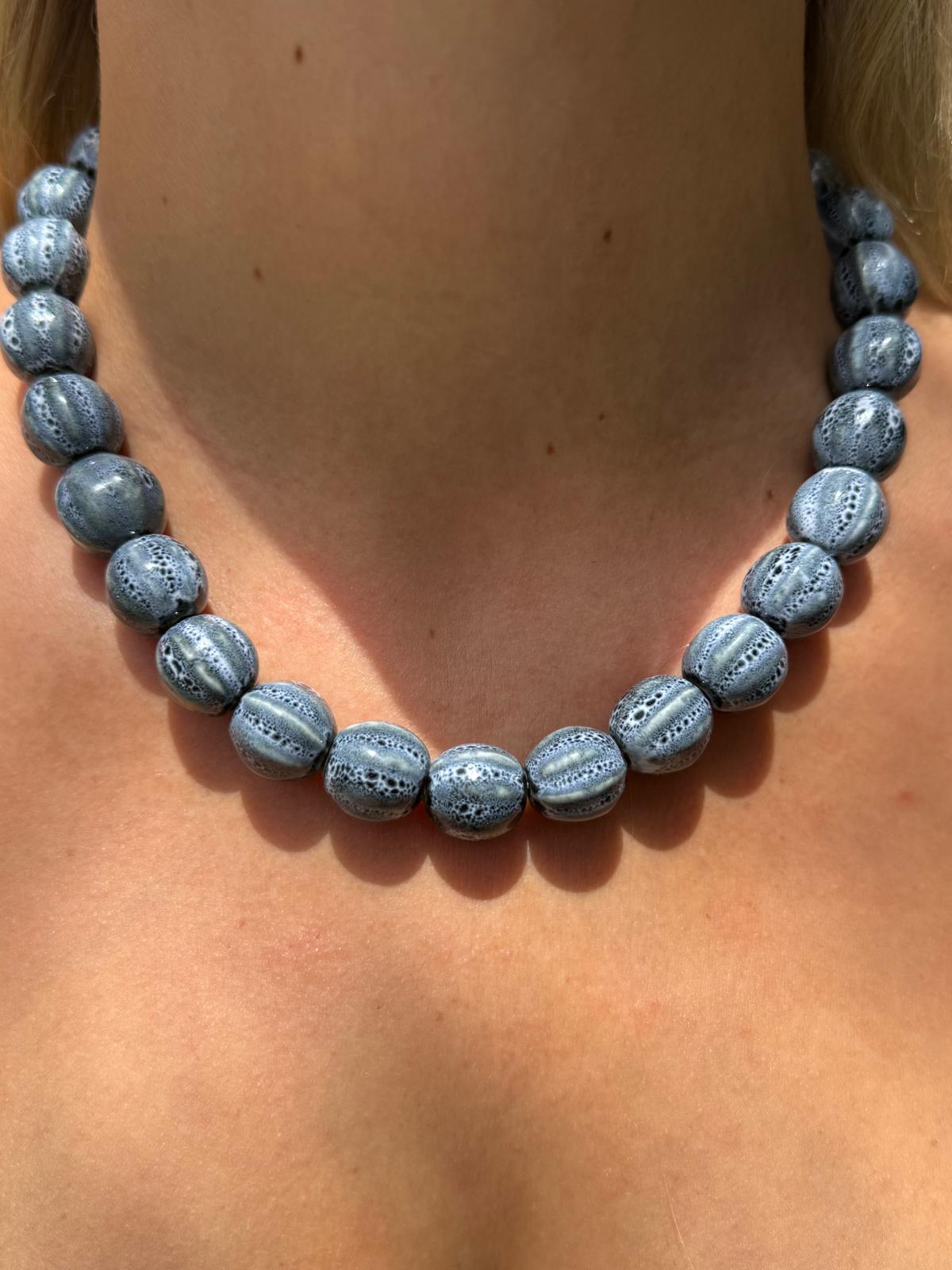 Collar bolas
